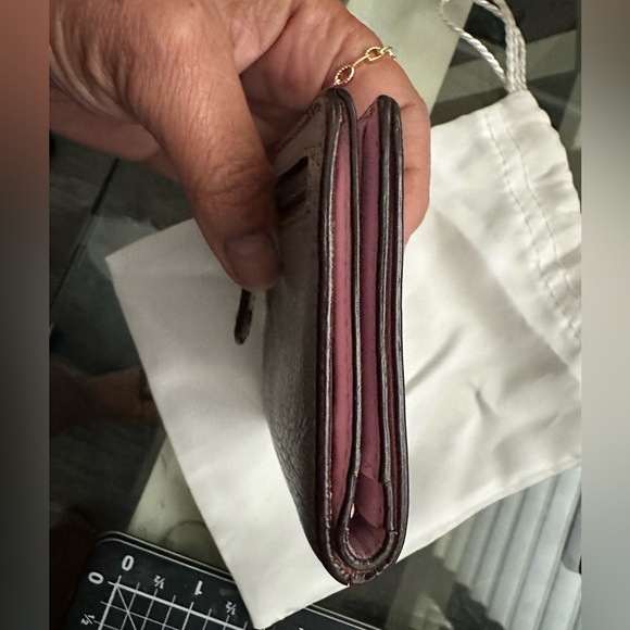 Pre-loved small gray Coach wallet - Picture 4 of 7